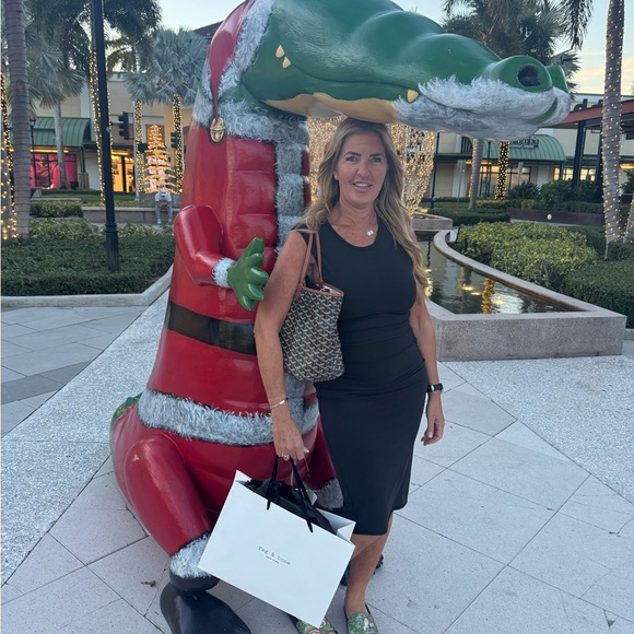 Meet your Posher, Karen - Picture 2 of 2